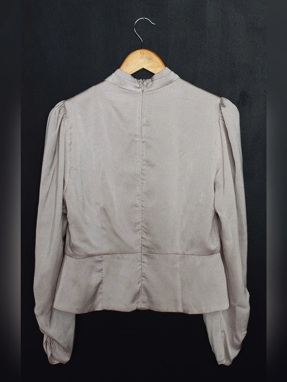 ASTR The Label Satin Twist Cut Out Puff Sleeve Blouse Keyhole Pink Sz L Coquette